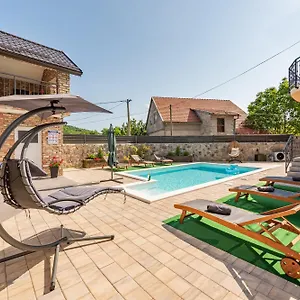 Toni , Gračac Chorwacja